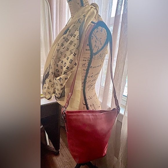 Coach Handbags - Coach Vintage Legacy Soho Bucket Bag